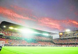 Aspecto del viejo Mestalla en un partido del Valencia.