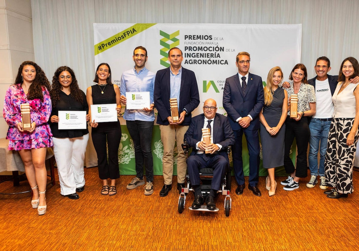 Los premiados en la gala del colegio.