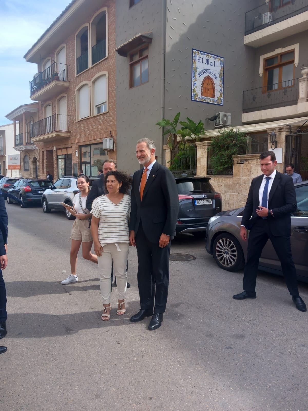 Numerosos vecinos se acercaron a las puertas de El Molí al saber que el Rery estaba en Puçol.