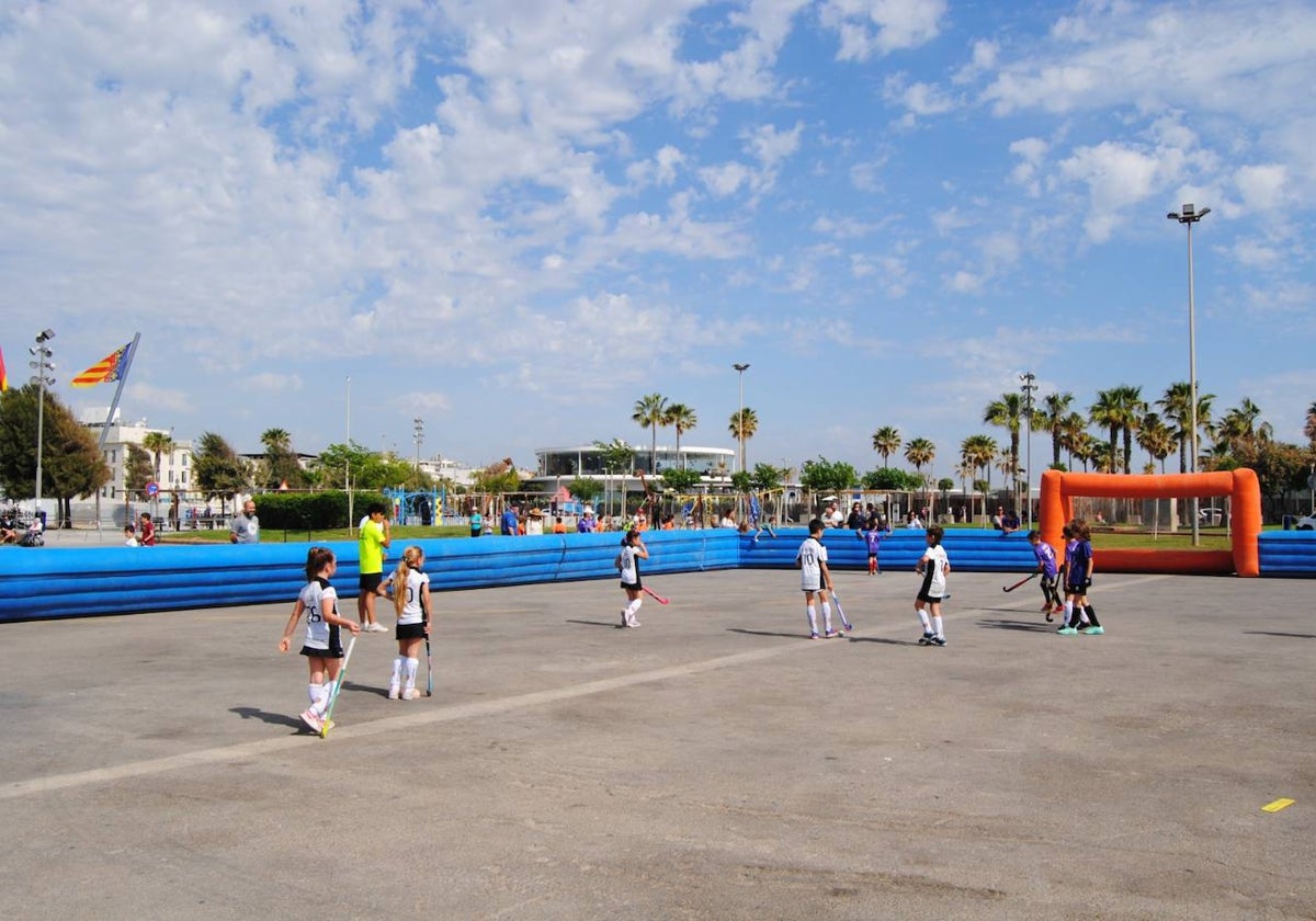 Jornadas escolares de hockey celebradas en la Marina de Valencia.