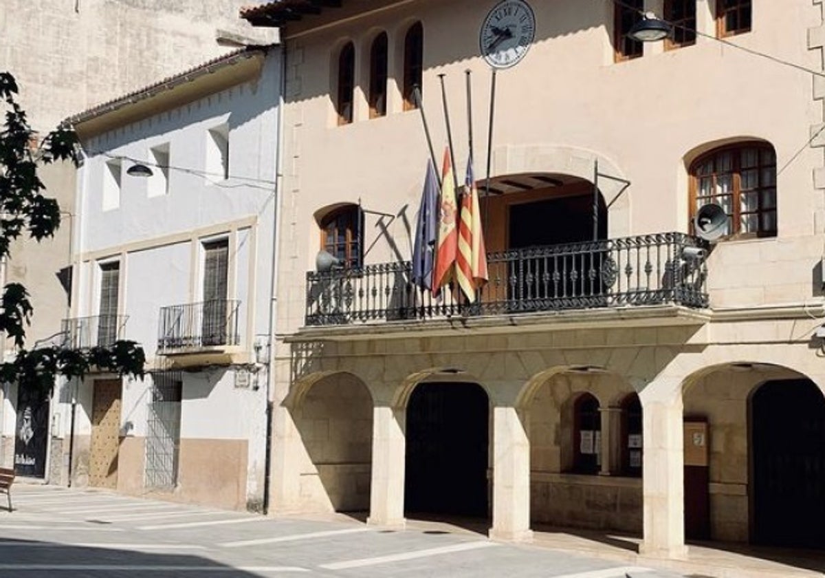 Fachada del Ayuntamiento de Vallada.