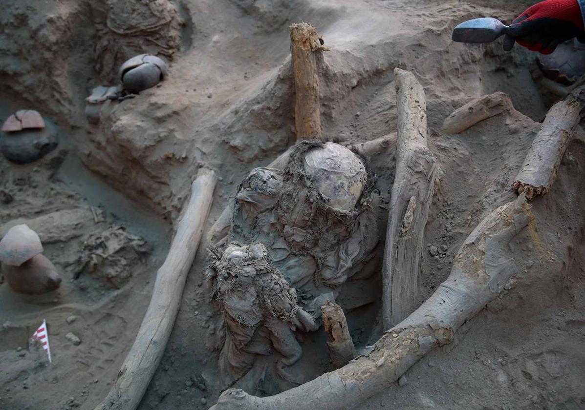 Descubren en Lima un cementerio de bebés y niños prehispánico