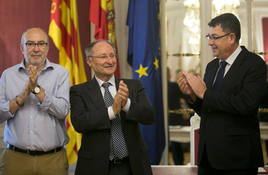 El director de Antifraude, Joan Llinares, junto al expresidente de Les Corts Enric Morera