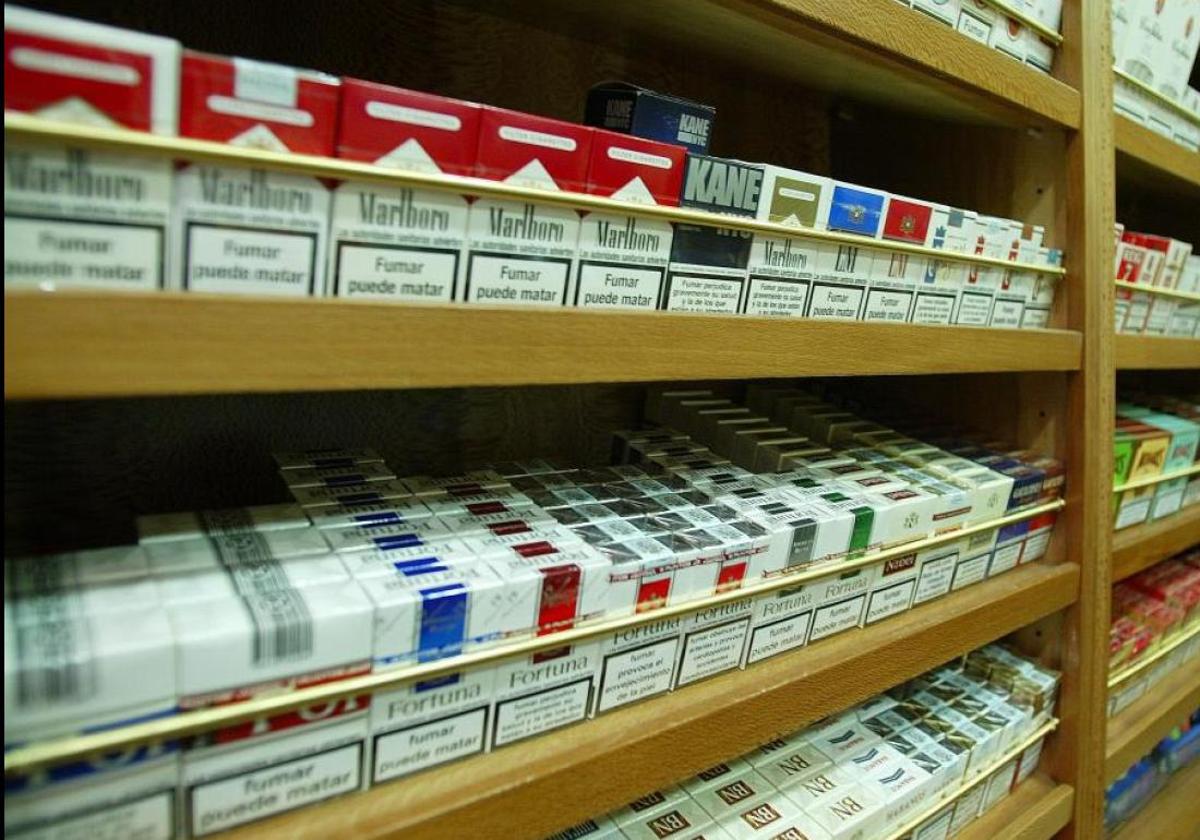 Venta de tabaco en un estanco.