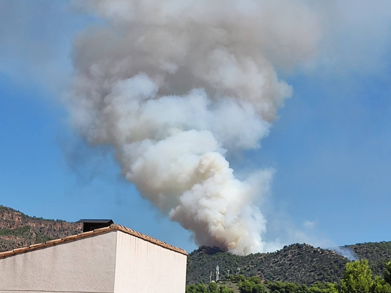 Fotos del incendio junto al monte Picayo, en la Sierra Calderona de Valencia