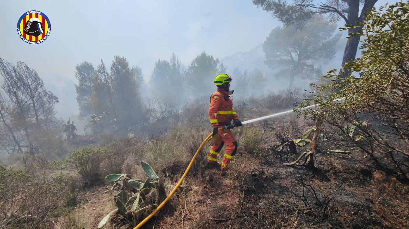 Fotos del incendio junto al monte Picayo, en la Sierra Calderona de Valencia