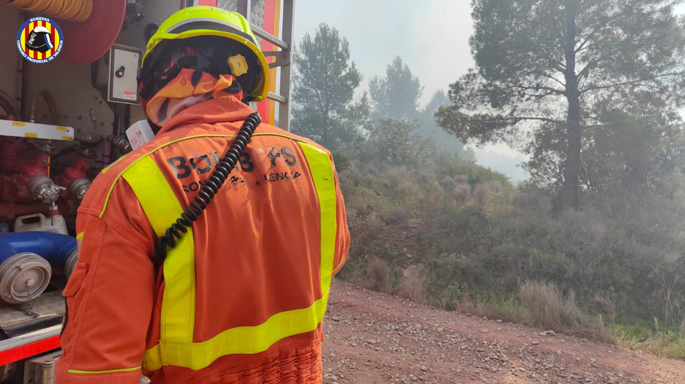 Fotos del incendio junto al monte Picayo, en la Sierra Calderona de Valencia