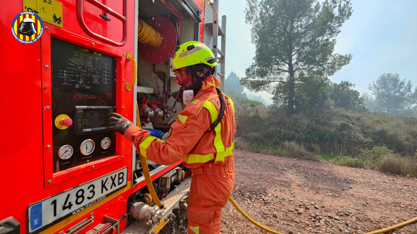 Fotos del incendio junto al monte Picayo, en la Sierra Calderona de Valencia