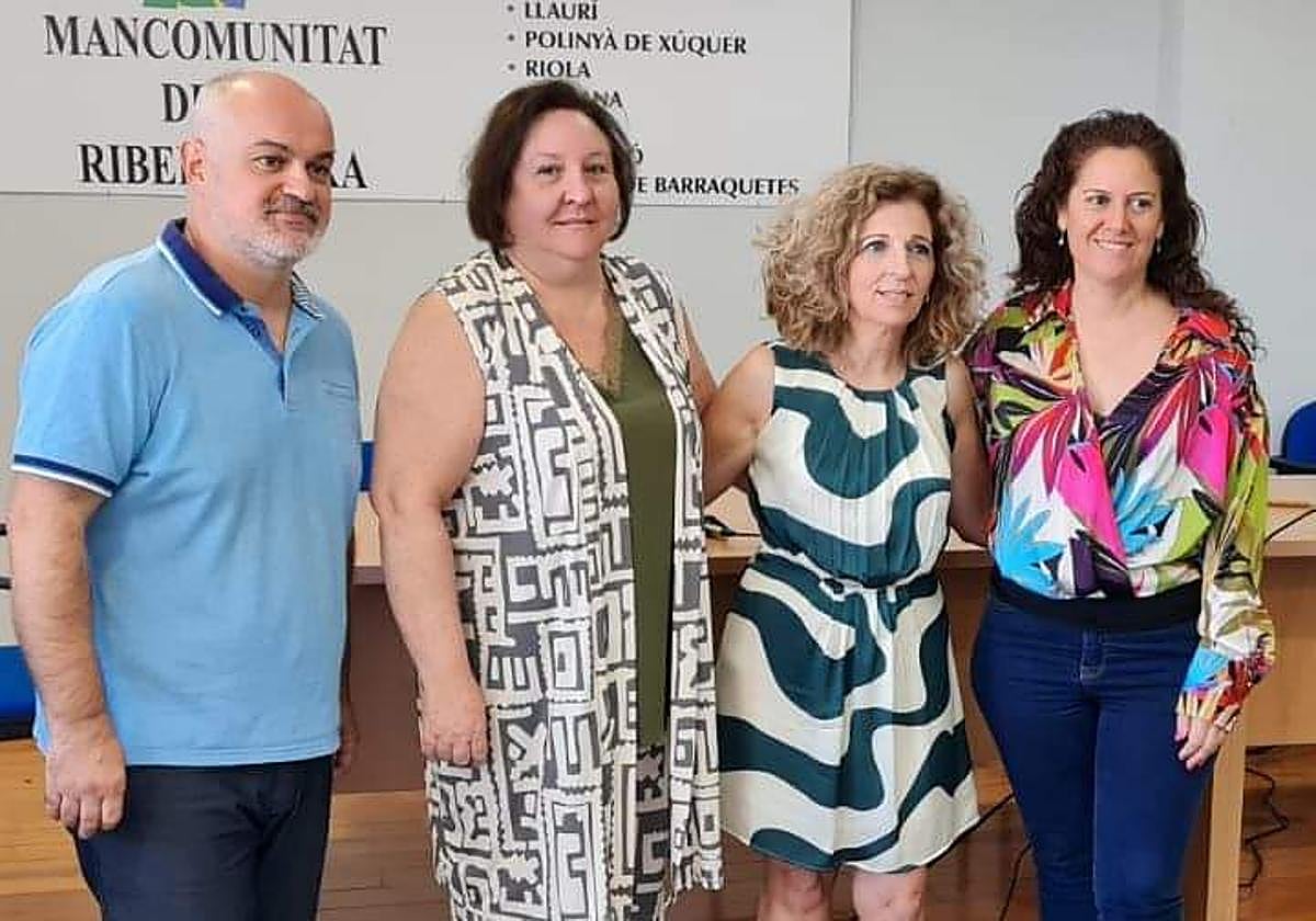 Egea, junto al resto de miembros de la directiva de la Ribera Baixa.