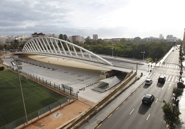 El puente de Exposición, junto al paseo de la Alameda de Valencia.