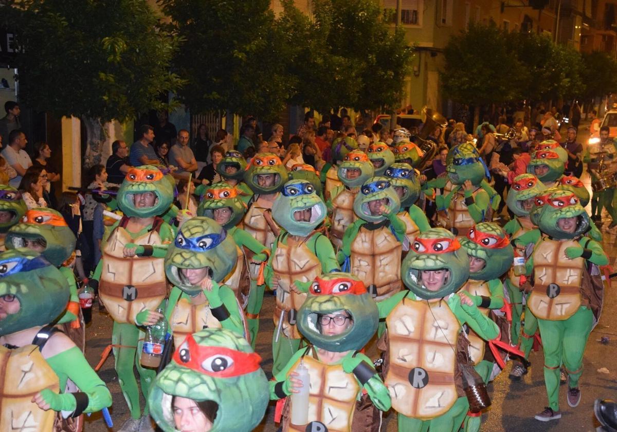 Desfile de uno de los Ral·lis de Carcaixent.