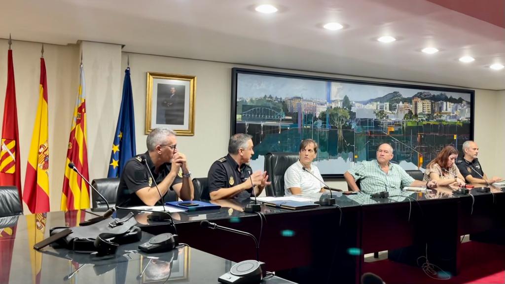 Reunión sobre seguridad en el campo.