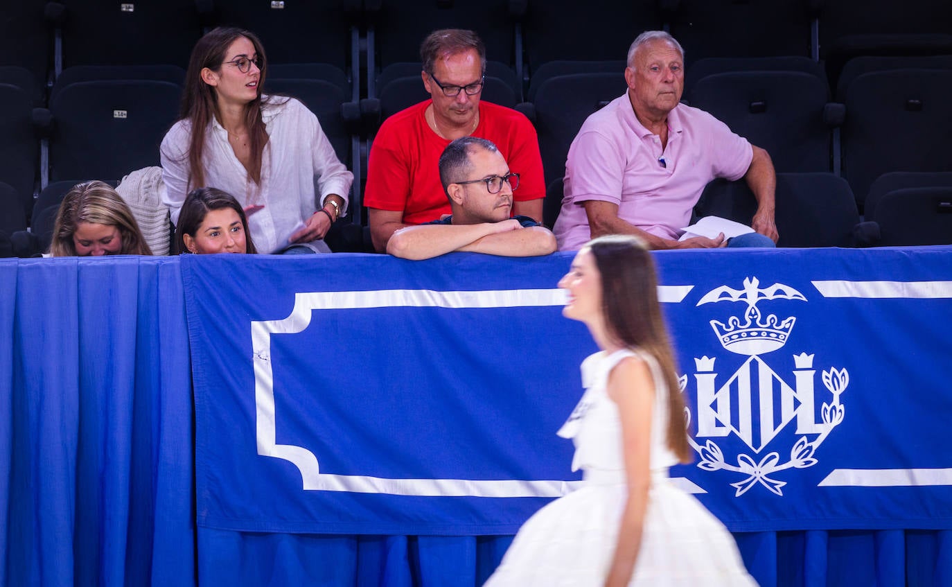 Último ensayo antes de conocer a la corte de honor de las Fallas 2024