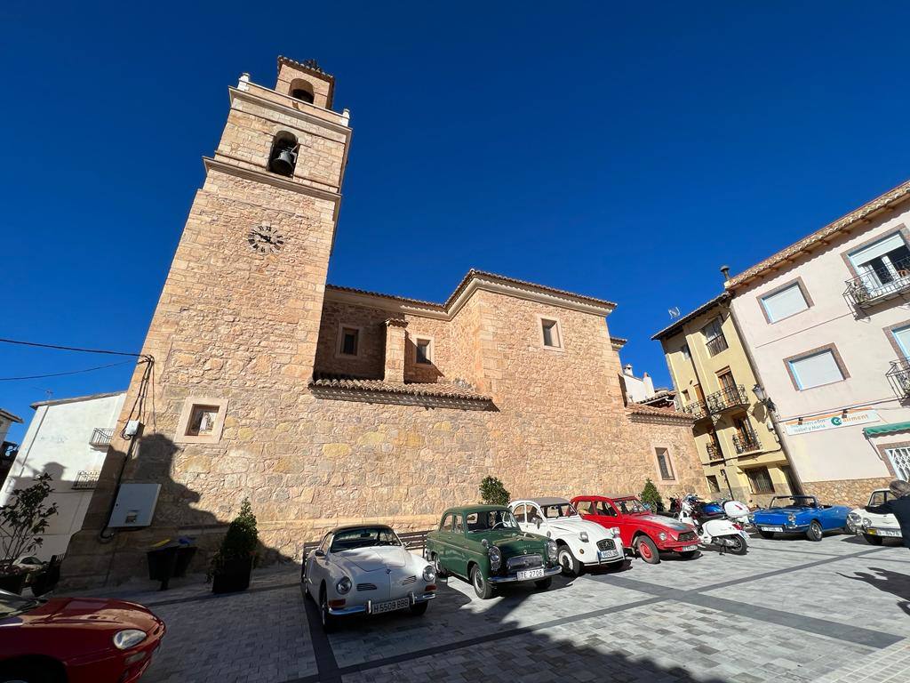 Así fue la primera concentración de vehículos clásicos de Casas Bajas, en el Rincón de Ademuz