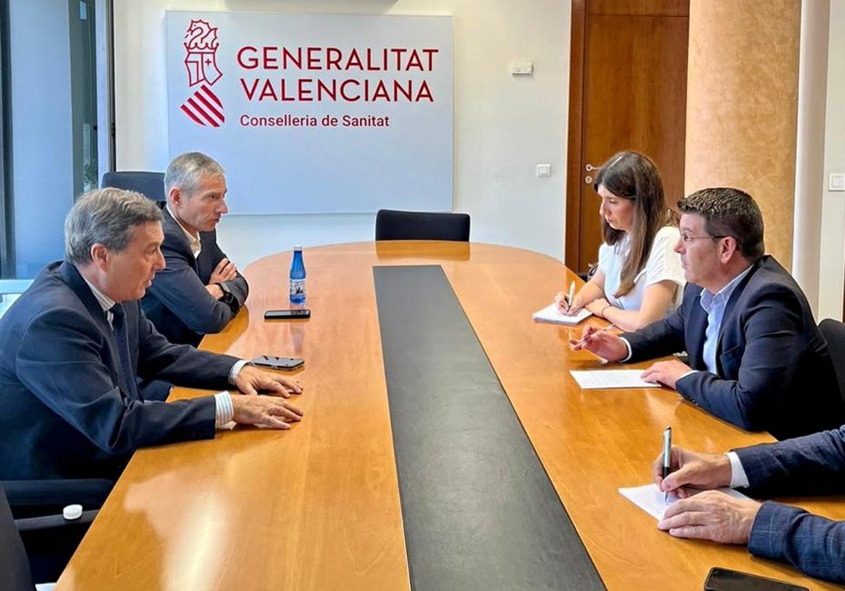 Momento de la reunión entre Ayuntamiento y Conselleria.