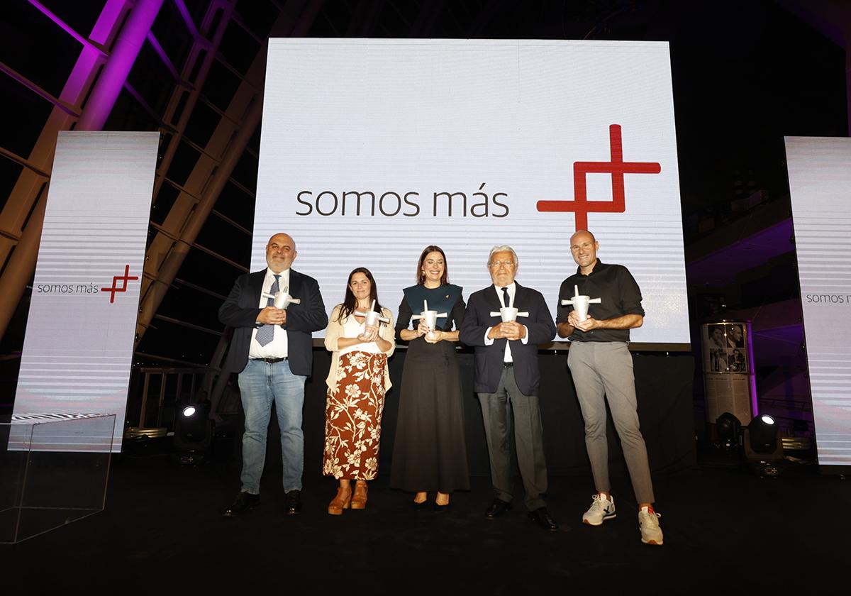 Foto de familia de los galardonados en los premios 'Valencianos para el Siglo XXI'.