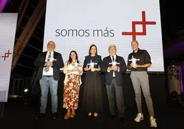 Foto de familia de los galardonados en los premios 'Valencianos para el Siglo XXI'.