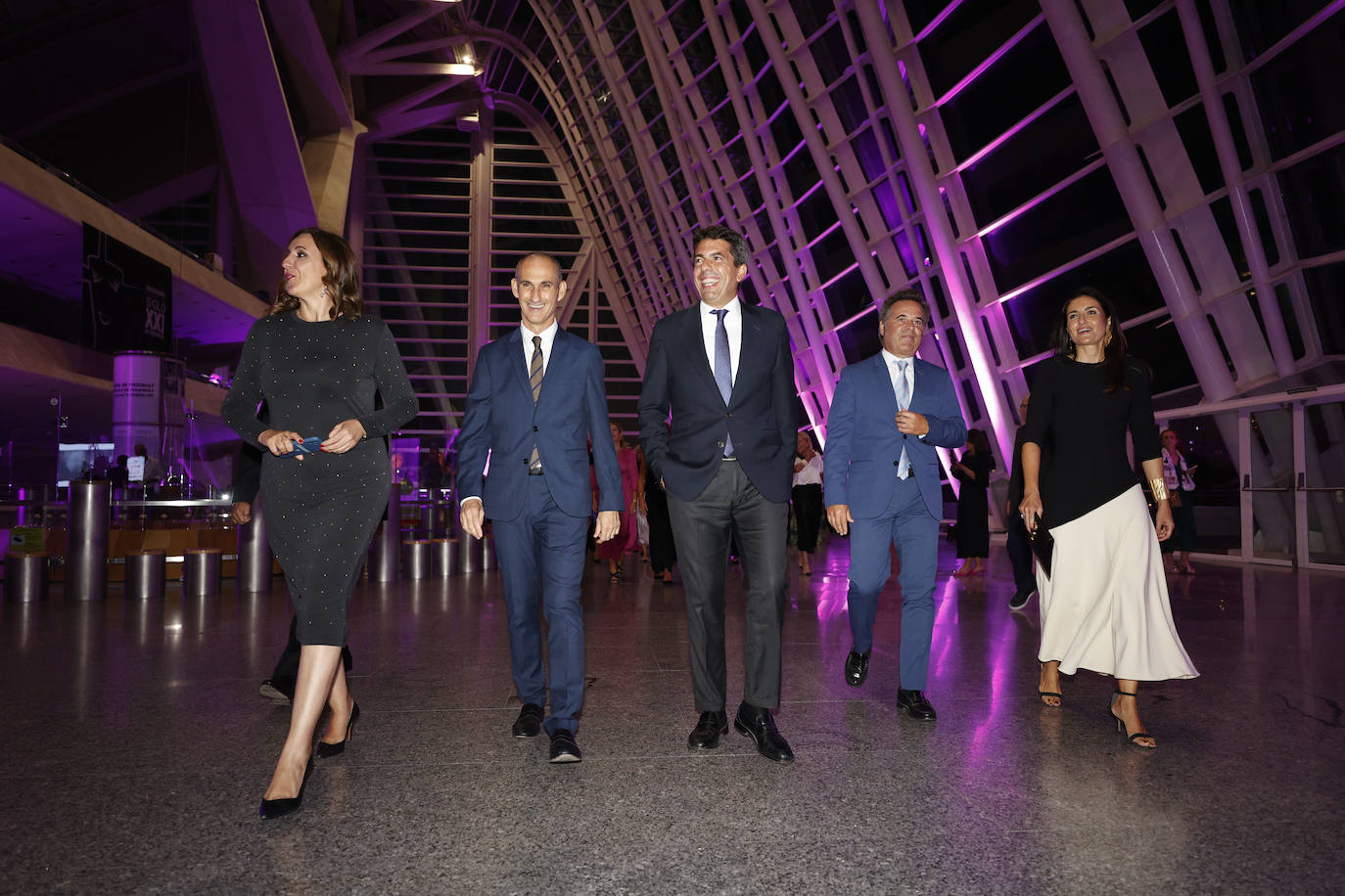 La alcaldesa de Valencia, María José Catalá; el director de LAS PROVINCIAS, Jesús Trelis, el presidente de la Generalitat, Carlos Mazón; el director general de LAS PROVINCIAS, Antonio Pitera y Inmaculada Zarranz, consejera de LAS PROVINCIAS