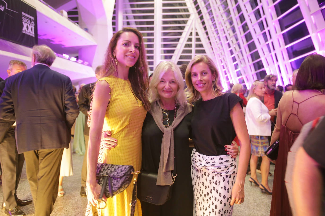 Paula Bernal, Begoña Clérigues y Sally Corell.