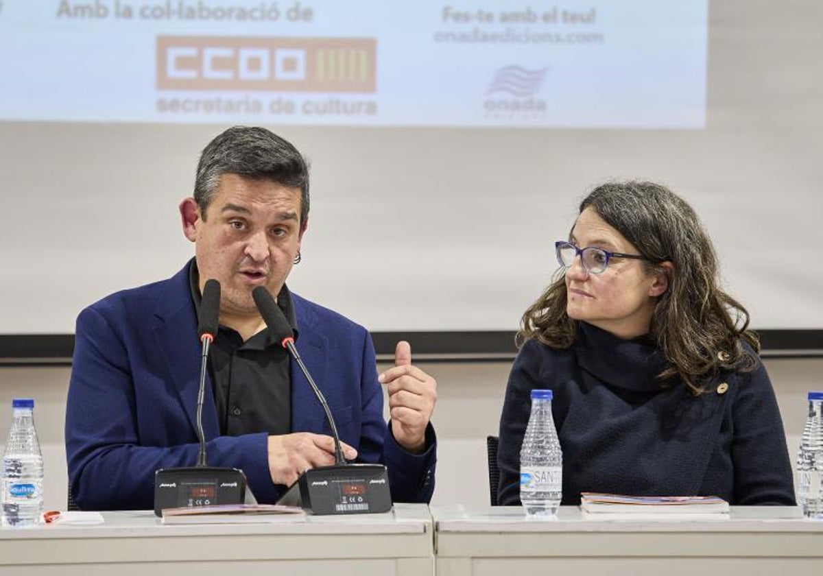 Mulet y Oltra en la presentación de un libro en el que el senador repasa su actividad.