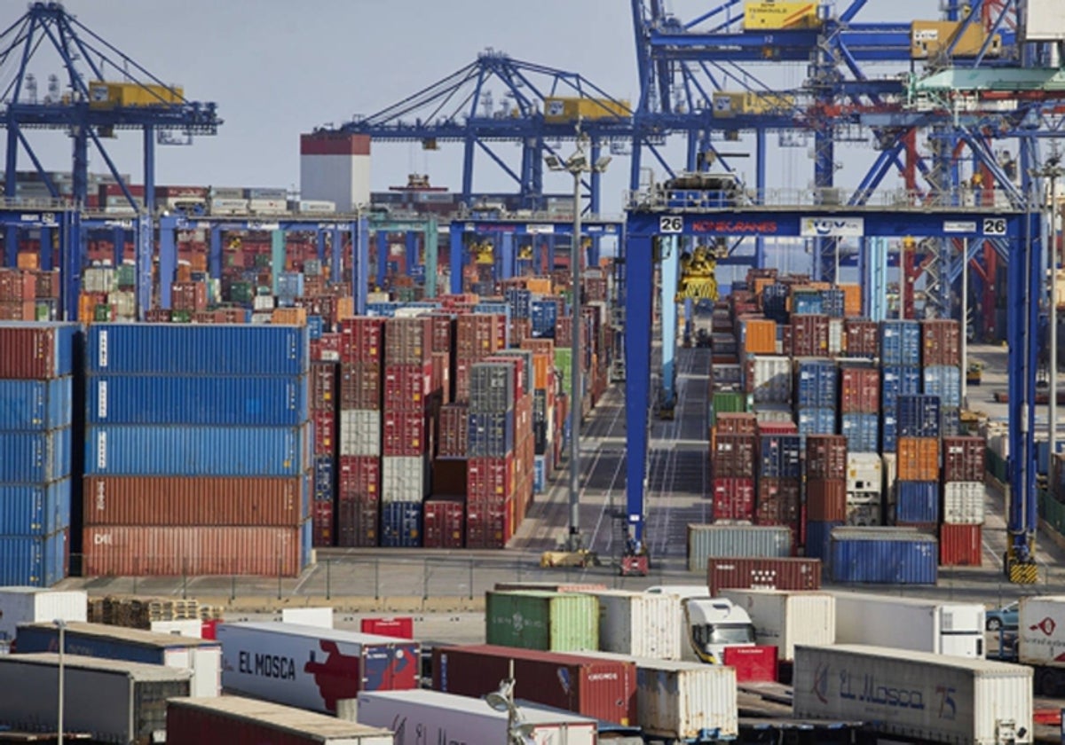 Contenedores en el puerto de Valencia.