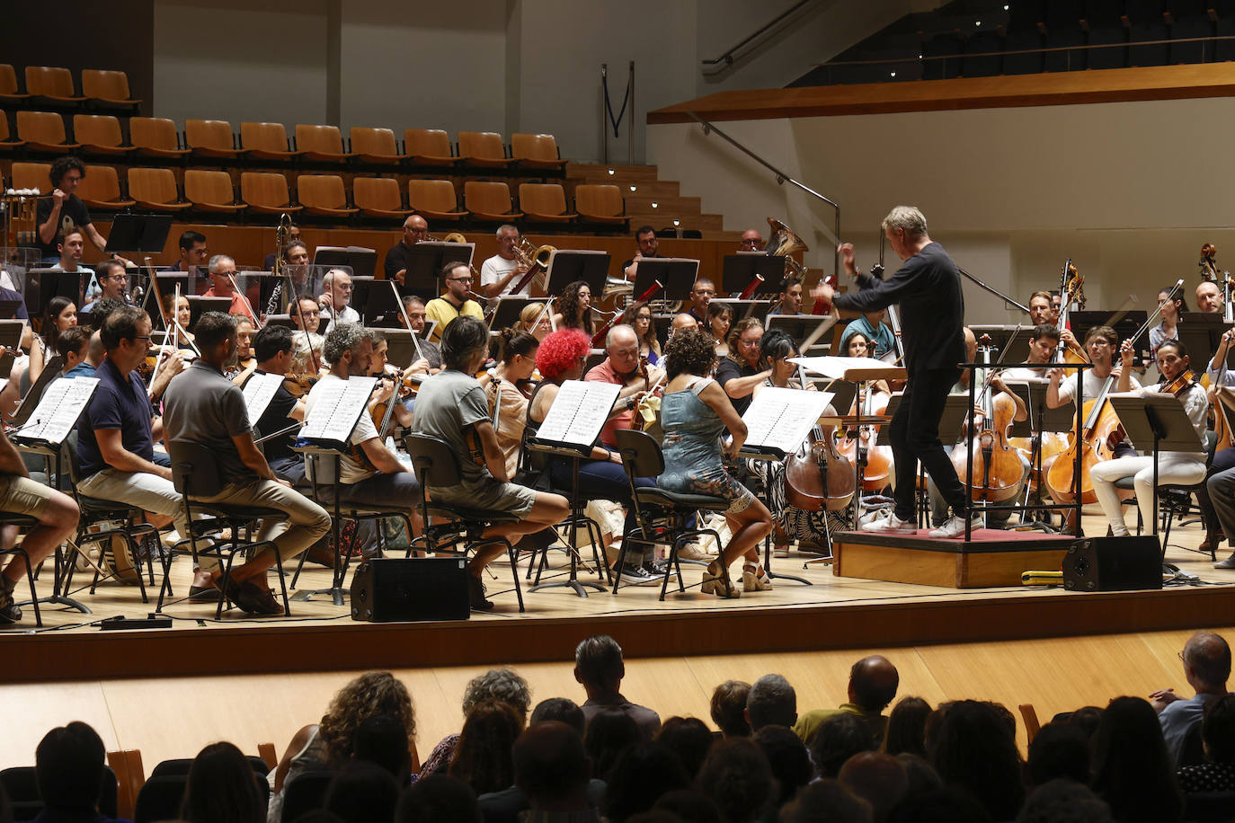 La Orquesta de Valencia, durante la prueba acústica después de la reforma de la sala Iturbi.