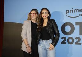 Noemí Galera y Chenoa posan juntas en la promoción del concurso.