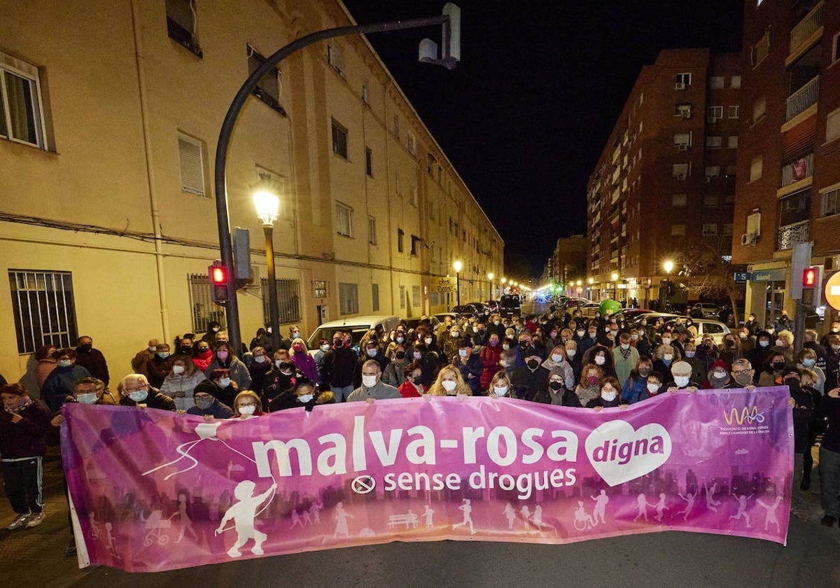El Ayuntamiento estudia derribar bloques interiores de las Casitas Rosas