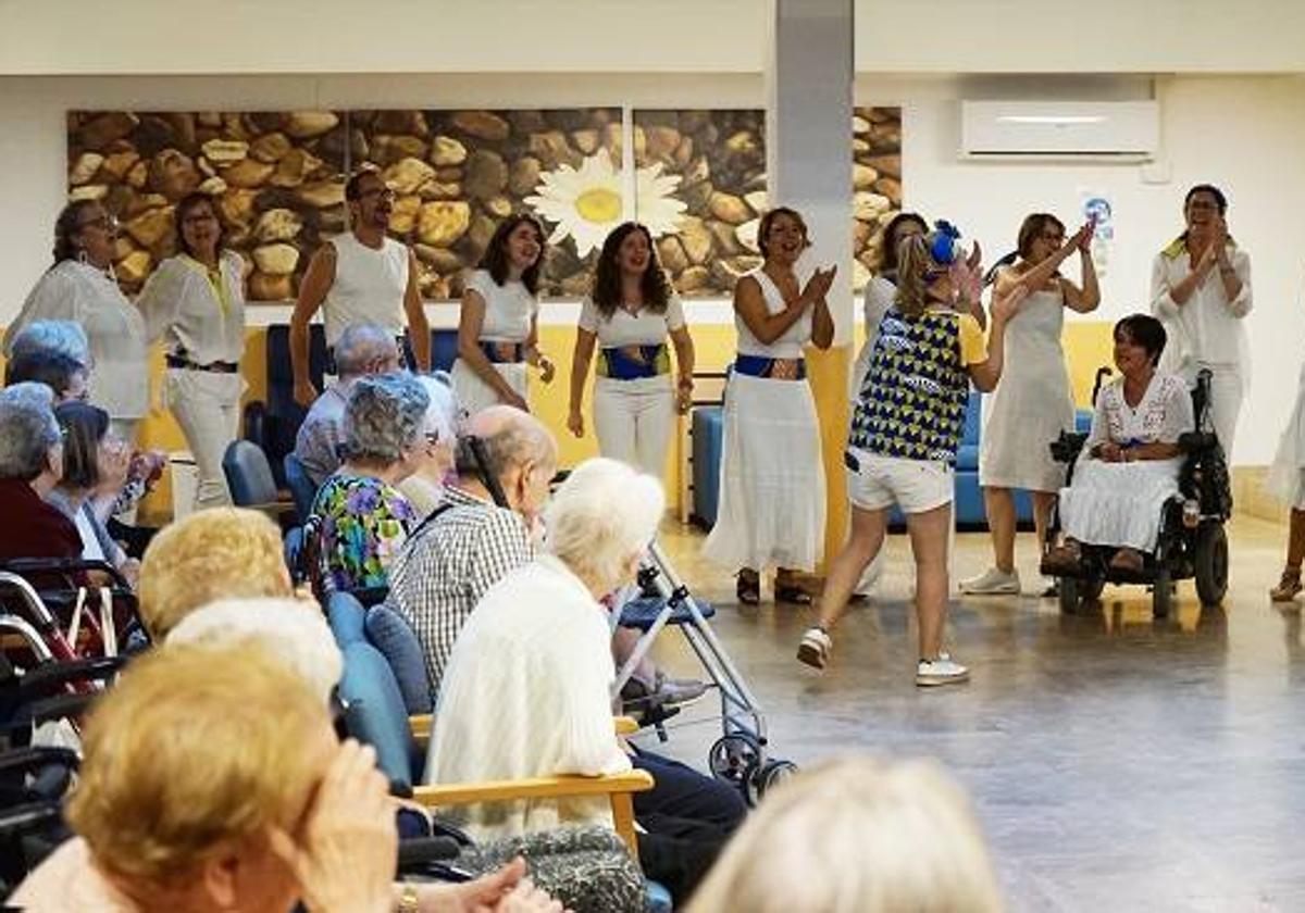Un coro góspel une juventud y madurez en el barrio de Campanar de la mano de Savia Residencias