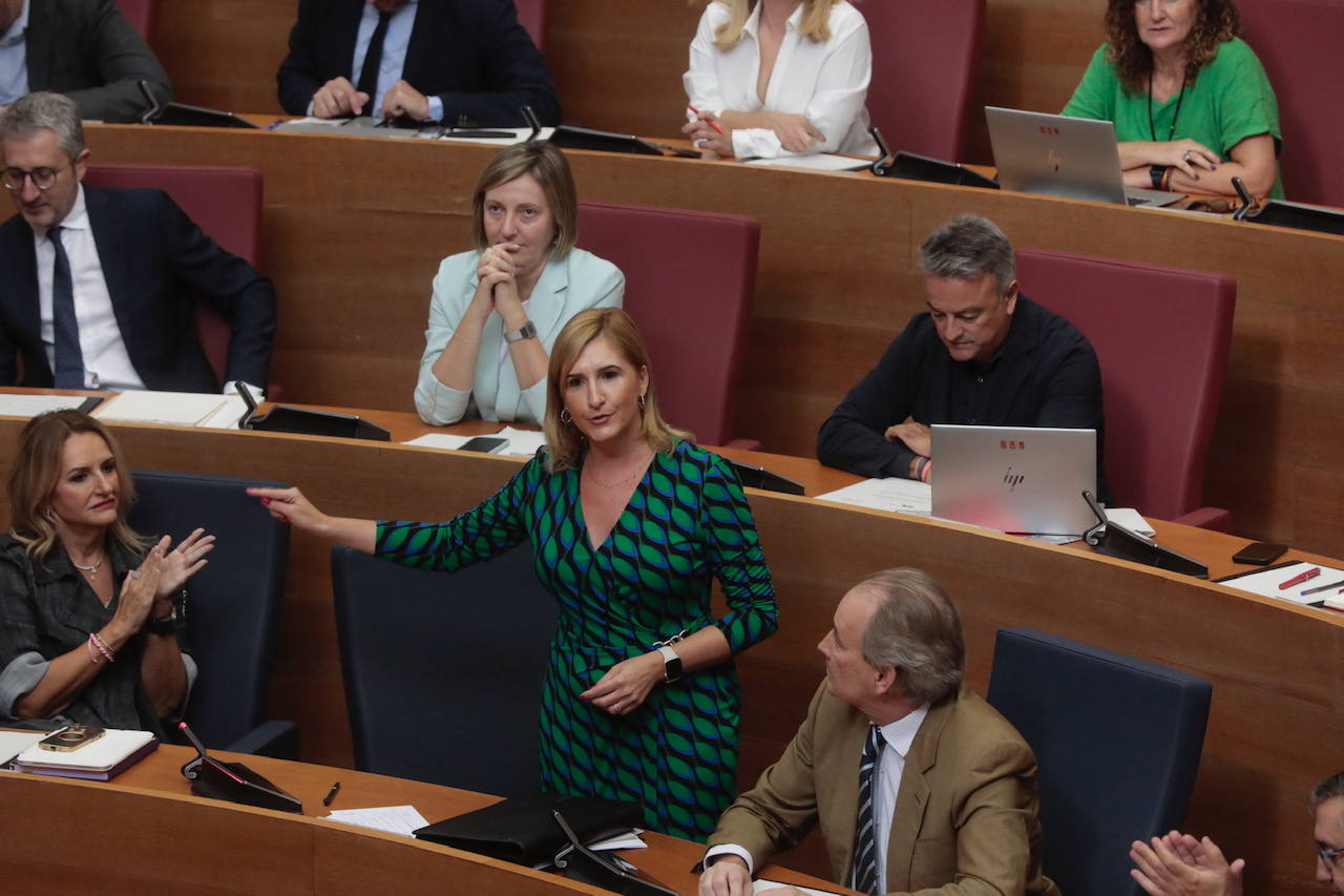 Así ha sido la primera sesión de control a la que se ha enfrentado Carlos Mazón