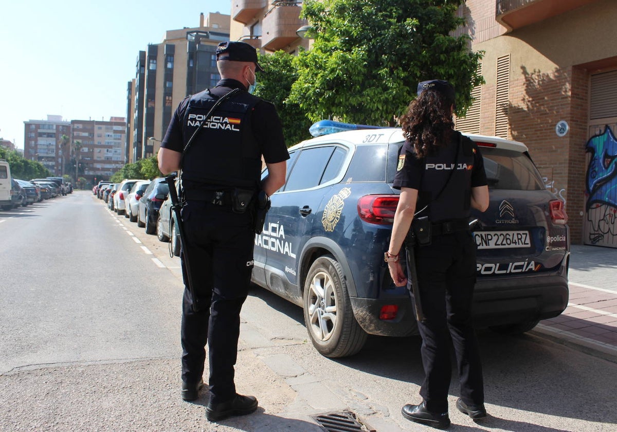 Dos agentes de la Policía Nacional en una imagen de archivo.