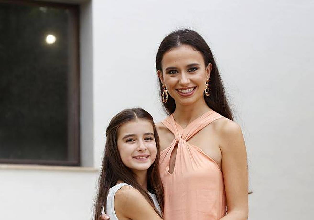 Lucía Hernández (derecha), junto a Eva Harto