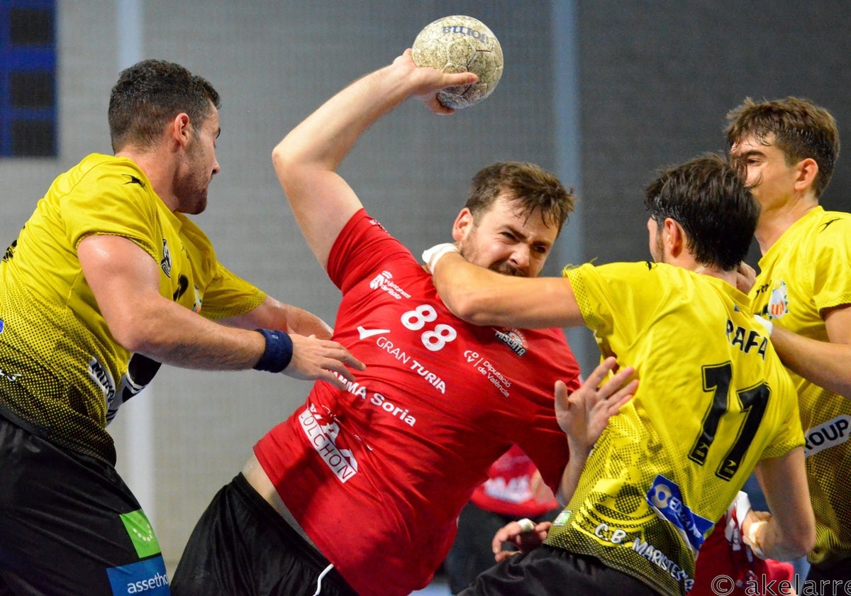 Durante un partido del Balonmano Mislata.