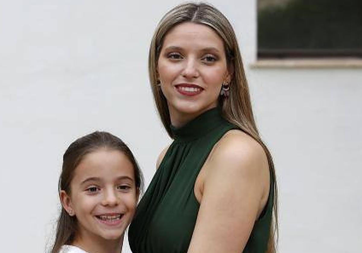 Ana Miralles, a la derecha.