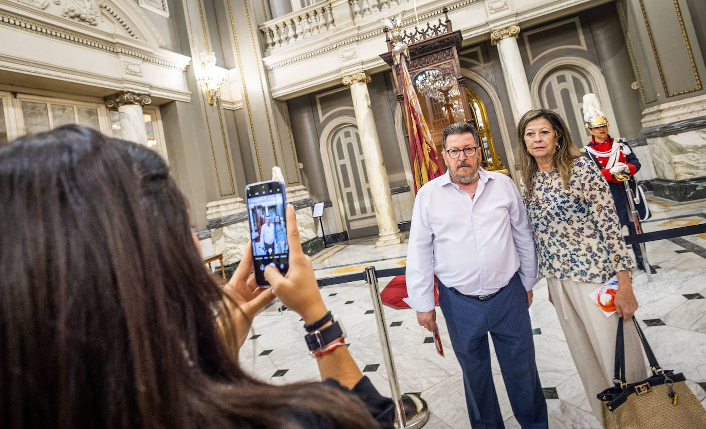 Valencia ya disfruta de la Real Senyera en la víspera del 9 d&#039;Octubre