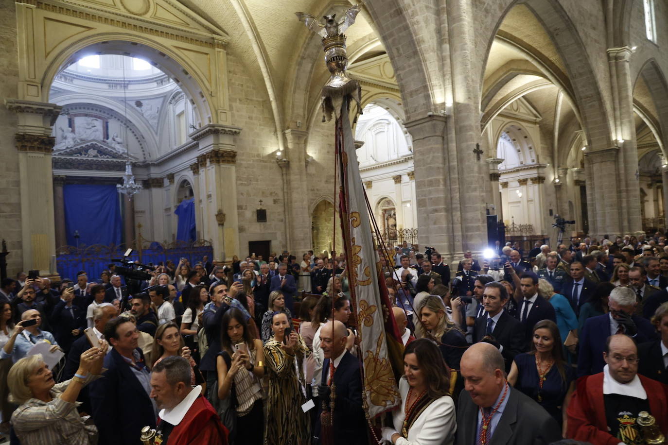 La Senyera regresa a la Catedral de Valencia tras ocho años de ausencia