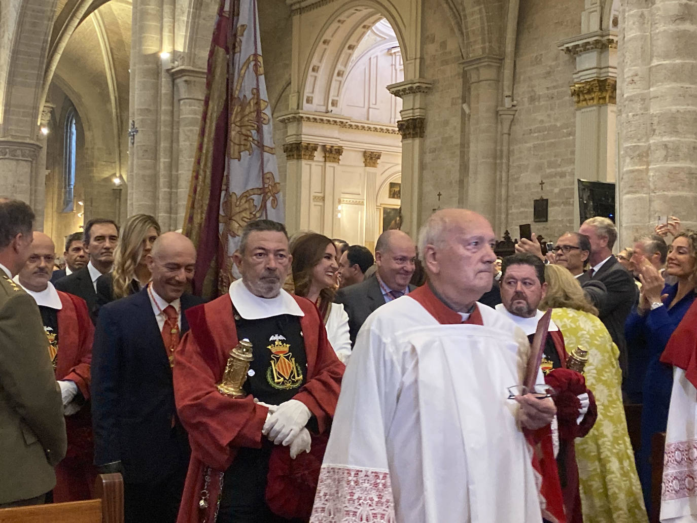 La Senyera regresa a la Catedral de Valencia tras ocho años de ausencia