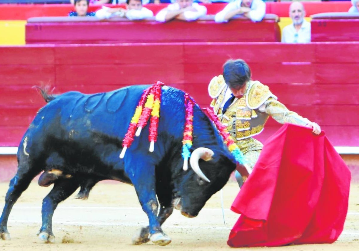 Alejandro Peñaranda durante su faena en Valencia.