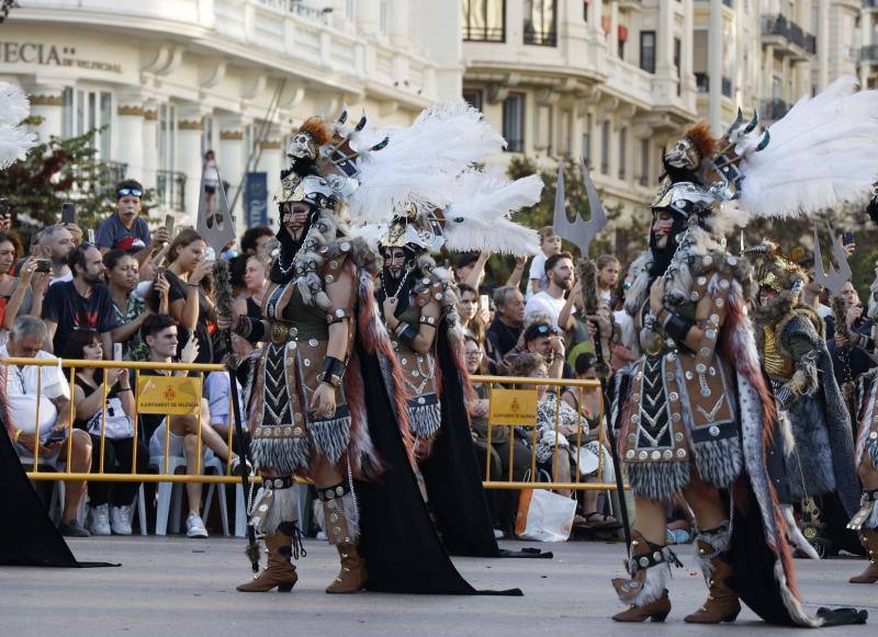 Fiesta en Valencia de los Moros y Cristianos en el 9 d&#039;Octubre