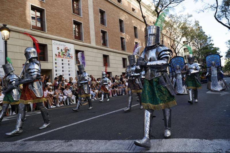 Fiesta en Valencia de los Moros y Cristianos en el 9 d&#039;Octubre