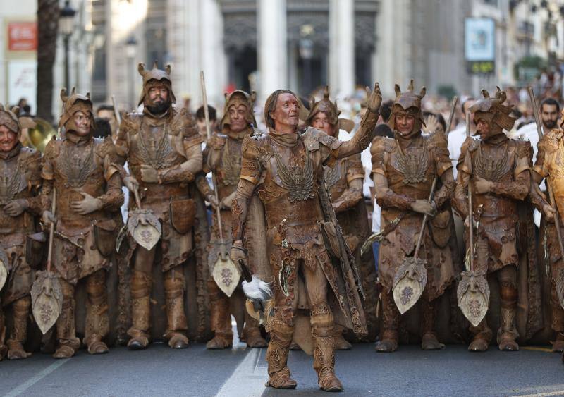 Fiesta en Valencia de los Moros y Cristianos en el 9 d&#039;Octubre