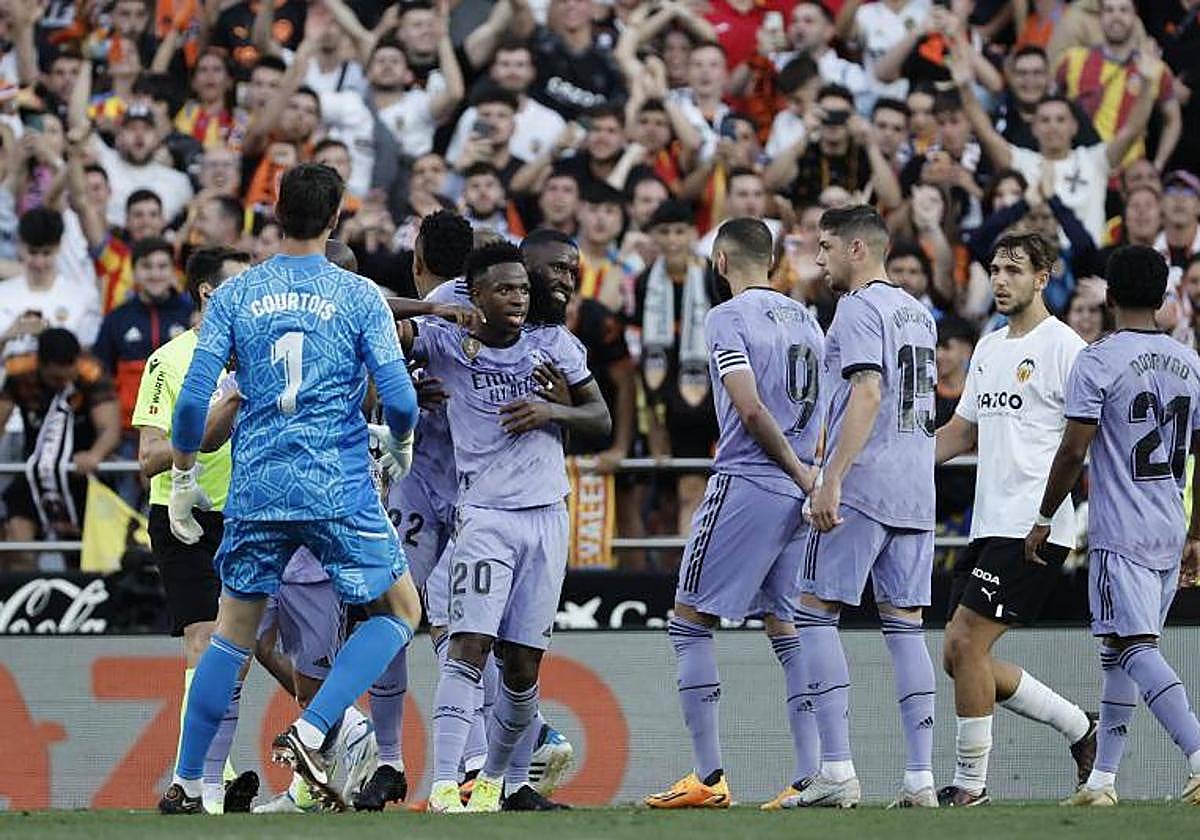 Vinicius tras ser expulsado en Mestalla.