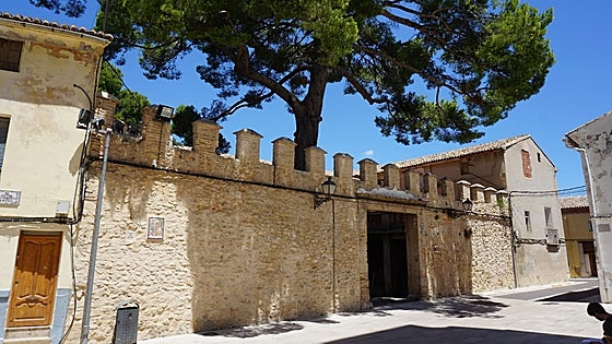 Ròtova inicia la restauración del Palau y sacará a la luz los ventanales medievales