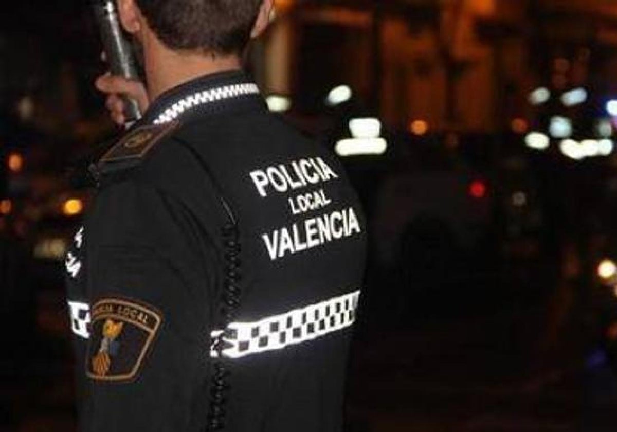 Imagen de archivo de un policía local de Valencia.