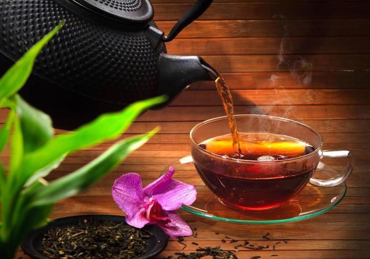 Las infusiones naturales son un buen complemento a una rutina saludable.