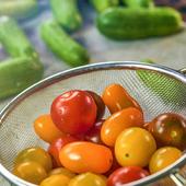 Cómo hacer la tradicional (y sencilla) coca de tomate, paso a paso