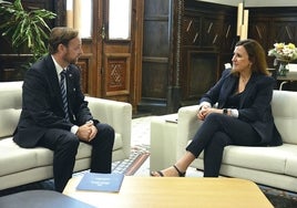 Alfredo Soler y María José Catalá, durante la reunión.