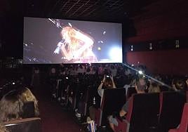 Una de las sesiones de 'Taylor Swift: The Eras Tour' en Cines Lys, este domingo.