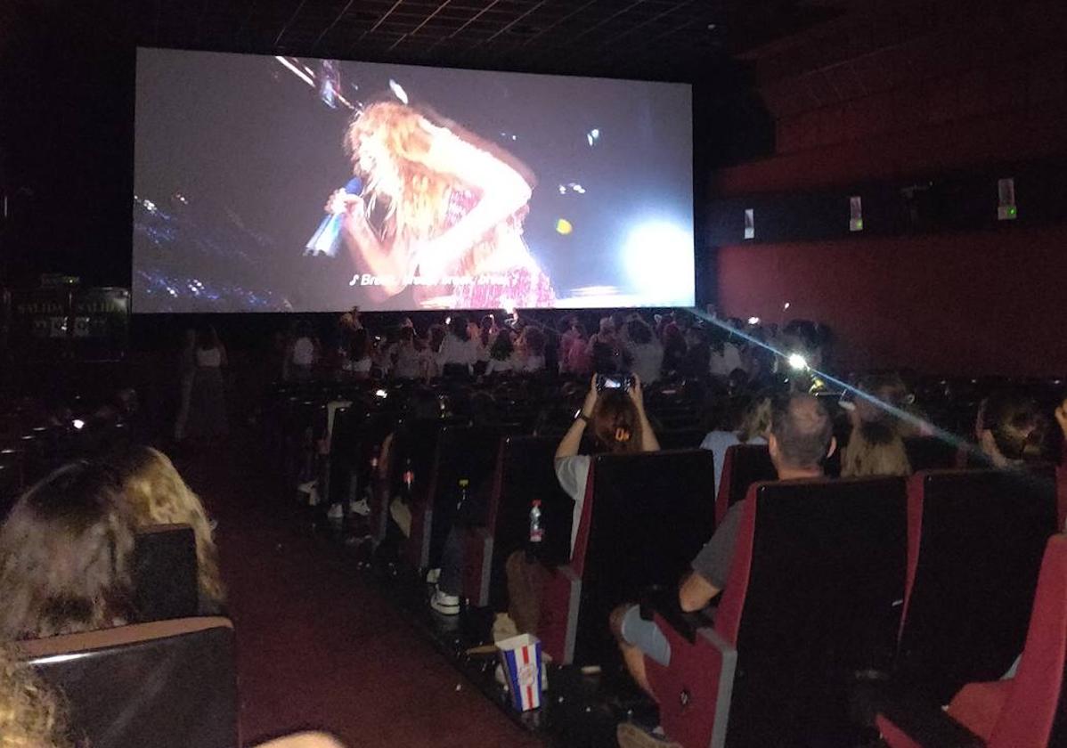 Una de las sesiones de 'Taylor Swift: The Eras Tour' en Cines Lys, este domingo.