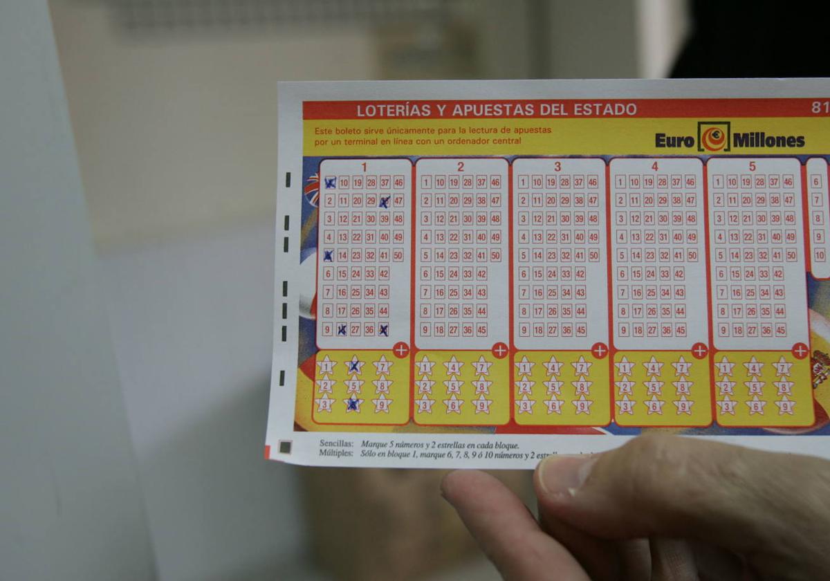 Simulación de un boleto en el sorteo extraordinario del Euromillones